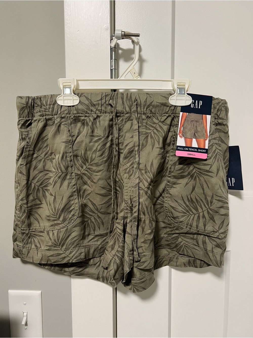 GAP Olive Green Palm-Print Pull-On Tencel Shorts